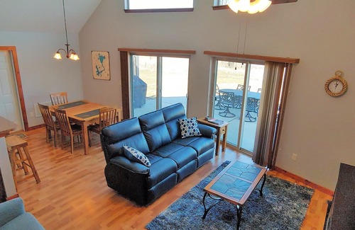 Spirit Lake Cabina | The Good Life Cabin - Bridges Bay Resort in Okoboji, Iowa