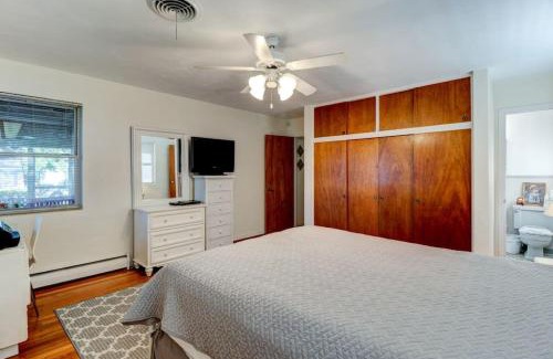 Kingston Casa | The Good Ole Days King Bed Pet Friendly
