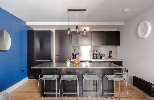 Covent Garden Apartamento | The Good Vibes Parlor - Covent Garden - by Frankie Says
