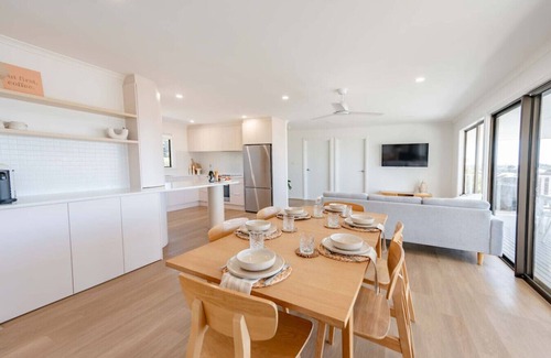 Goolwa Beach Casa | The Gooldives- pet friendly, fireplace, fire pit
