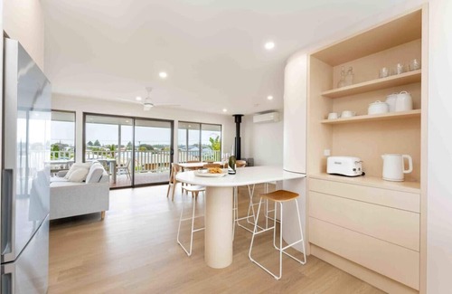 Goolwa Beach Casa | The Gooldives- pet friendly, fireplace, fire pit