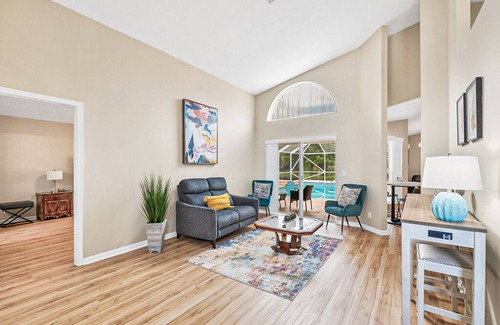 Royal Palm Beach Casa | The Gordon Camelot|4bedrooms | 3 bathrooms| Pool House