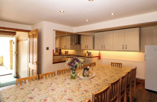 Hopton Cabaña | THE GRANARY, family friendly, character holiday cottage in Hopton