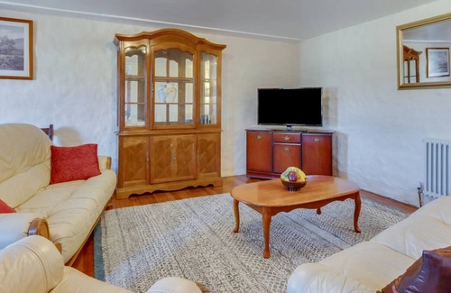 Port Talbot Casa | Alojamiento espacioso, cómodo y flexible para cuatro personas, en el primer y segundo piso de este antiguo.