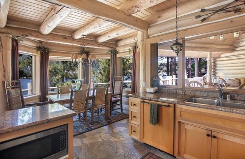 Boulder Bay Casa | "The Grand" Big Bear Luxury Lakefront Log Home-Private Dock.