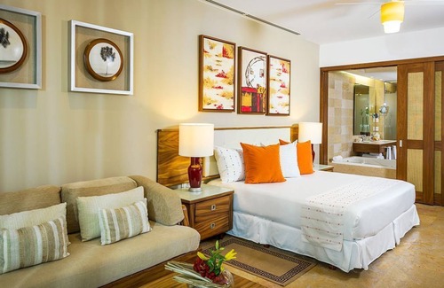 Alfredo V. Bonfil Complejo | The Grand Bliss 2 Bedroom Master Suite