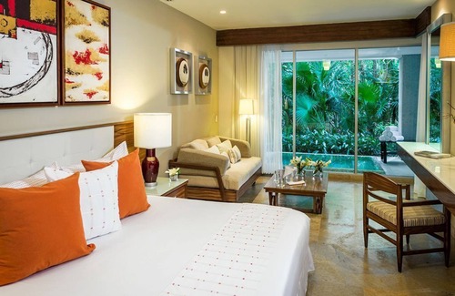 Alfredo V. Bonfil Complejo | The Grand Bliss 2 Bedroom Master Suite