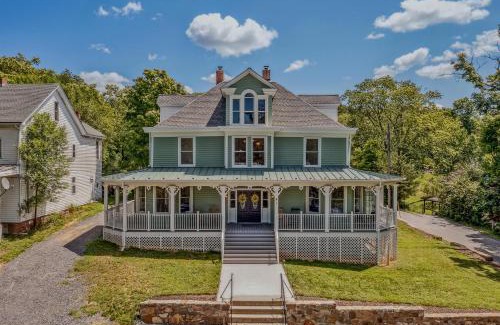 Berkeley Springs Cama Y Desayuno | The Grand Castalian Inn Bed and Breakfast