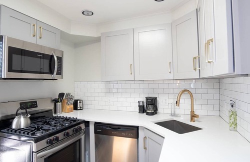 Five Points Apartamento | The Grand Curtis | Beer + Wine| Sleeps 4