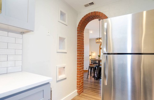 Five Points Apartamento | The Grand Curtis | Beer + Wine| Sleeps 4