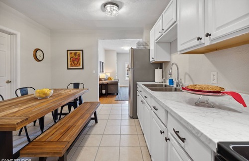 Three Oaks Casa | The Grand Elm - Stately homestead in the heart of Three Oaks, MI - 6 bed, 3 bath
