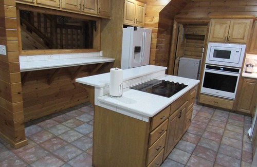 Shreveport Cabina | The Grand Lodge, Pool House, & Private Pool at God's Country Resort