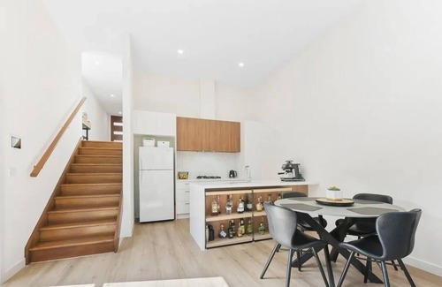 Dandenong Casa | The Grand Luxe Villa (Unit 3/64)
