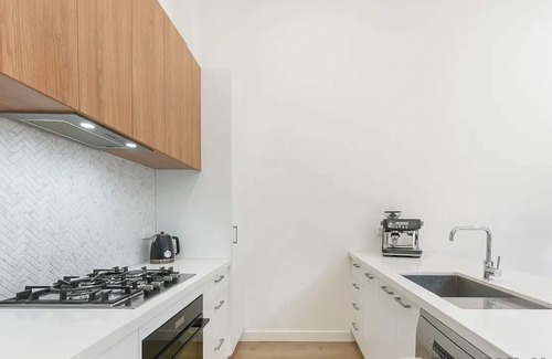 Dandenong Casa | The Grand Luxe Villa (Unit 3/64)