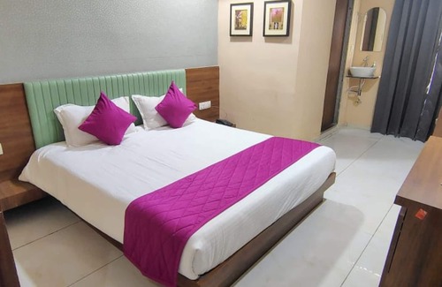 Ahmedabad Hotel | THE GRAND PIANO HOTEL