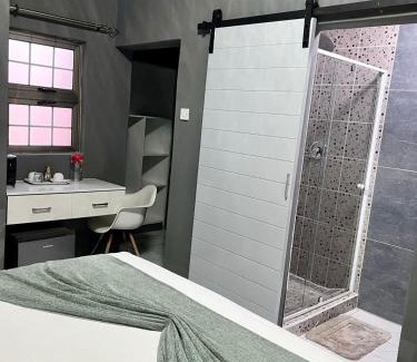 Serowe Cama Y Desayuno | The Grand Reef Guest House