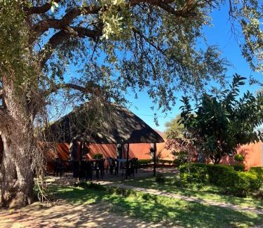 Serowe Cama Y Desayuno | The Grand Reef Guest House