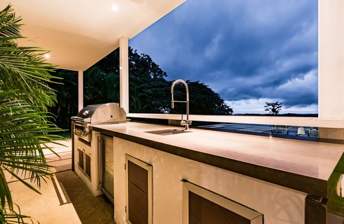 Marbella Villa | The Grand Seaclusion