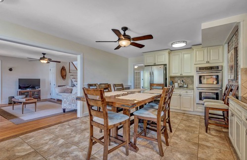 Niantic Casa | THE GRAND VICTORIAN GUEST HOUSE / BEACH FRONT PROPERTY