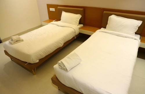Pithampur Cama Y Desayuno | The grand Virgo is Best Hotel In Pithampur