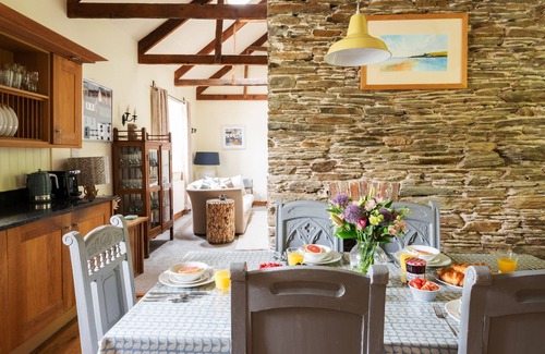 Kingsbridge Cabaña | The Grange - 5 cottages that sleeps 23 guests in 12 bedrooms
