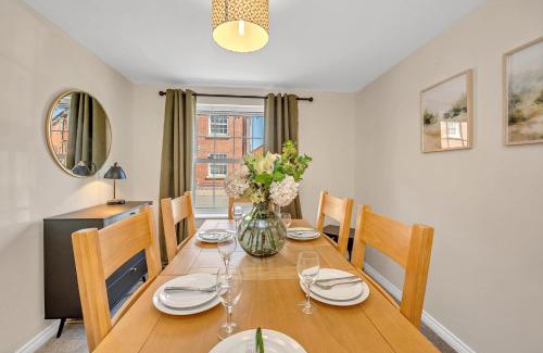 Martlesham Heath Casa | The Grange Luxe2, 5 Bedroom House,Spacious,contractor,family,Internet,free parking,group,study,relocation,easily accessible in Ipswich,Kesgrave