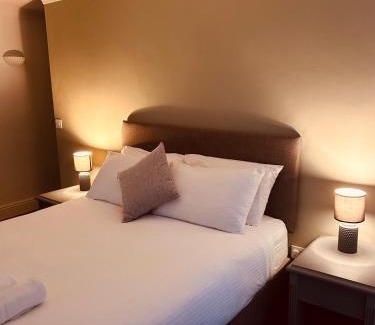 Llanwnen Hotel | The Grannell