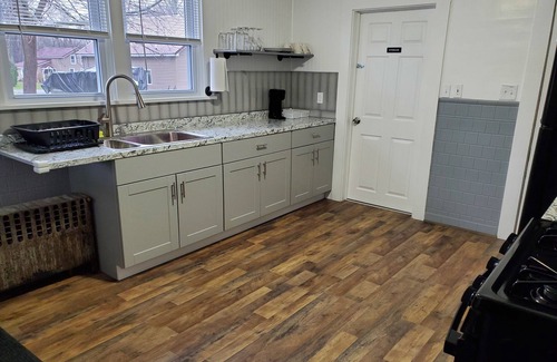 Seneca Falls Apartamento | The Grape Vine- Newly Remodeled 3 Bedroom Apartment