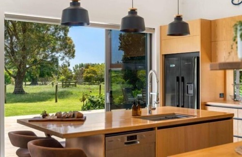 Whangamata Casa | The Grass is Greener Getaway