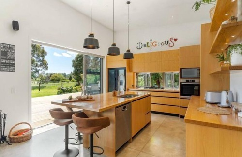 Whangamata Casa | The Grass is Greener Getaway