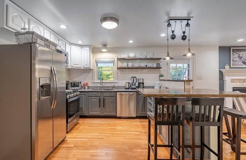 Great Barrington Casa | The Great Escape Ski Cottage w/HOT TUB @ Great Barrington
