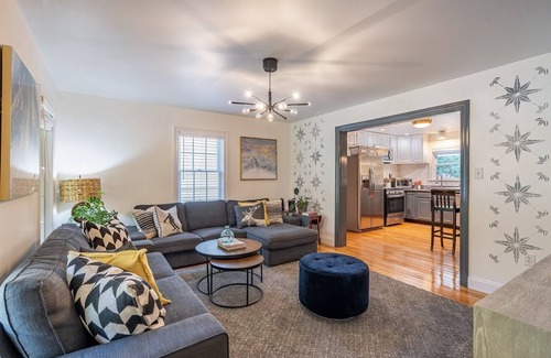 Great Barrington Casa | The Great Escape Ski Cottage w/HOT TUB @ Great Barrington