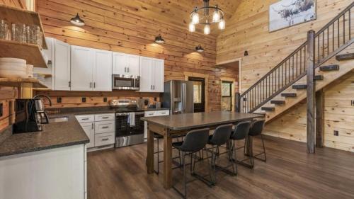 Tellico Plains Casa | The Great Escape - 2 Bedrooms, 2,5 Baths, Sleeps 12 home