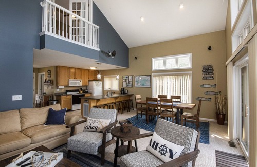 La Follette Casa | The Great Escape at Norris Lake- Waterfront Stay w/ Dock, Deck, & Sunset Views