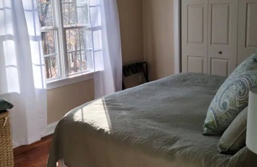Henderson Casa | The GREAT ESCAPE - LAKE FRONT, PET FRIENDLY!