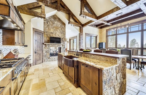 Forest Hills Casa | Experience stunning views at The Great Escape, with a private hot tub.