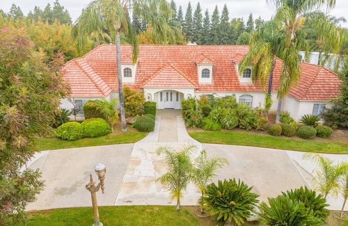 Herndon Casa | The great get away. Huge home!!!