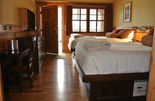 Red Cliff Hotel | The Green Bridge Inn