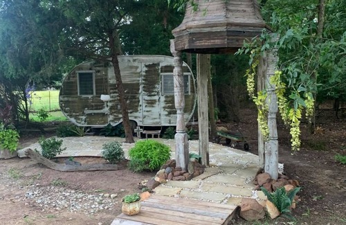 Elmo Casa | The Green Egg - Vintage RV Glamping