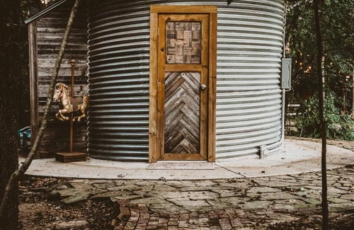 Elmo Casa | The Green Egg - Vintage RV Glamping