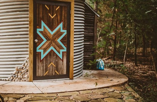 Elmo Casa | The Green Egg - Vintage RV Glamping