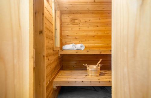 East Stroudsburg Chalet De Esquí | The Green Forest Retreat - Kayak, Hot Tub, Sauna