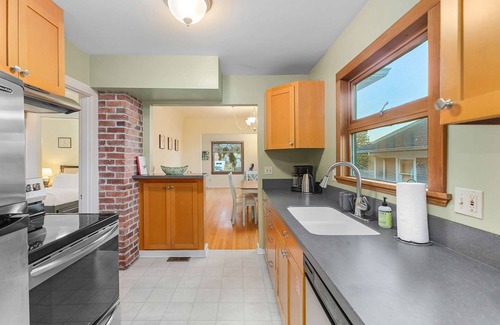 Wallingford Casa | The Green Lake Firefly Lodge
