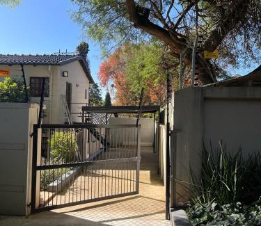 Northcliff Apartamento | The Green Room on Leo Epstein