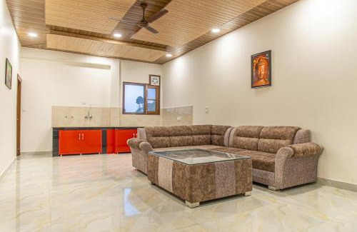 Dharampur Apartamento | The Green Trails Kasauli I Guaranteed Best Price I Serviced Villa I Open Air Rooftop I Couple Friendly I Pvt Balcony I Kasauli By Exotic Stays