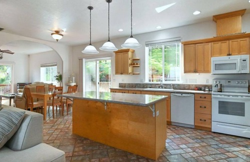 Creswell Casa | The Greenhill House