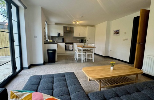 Dundonald Apartamento | The Greenway Getaway - Fantastic Location - 2 Bed, 2 Bath Garden Apartment