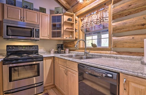 Greer Cabina | The Greer Lodge and Stables
