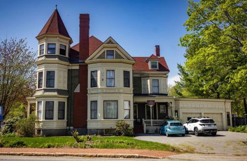 Southern Coast Casa | The Gregory House - A Maine Victorian Mansion