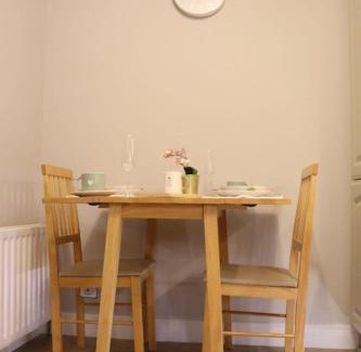 Banbridge Casa | The Grey Door 2 Bed Cottage Banbridge Parking Private Garden l WeStay Belfast Short Lets And Serviced Accommodations